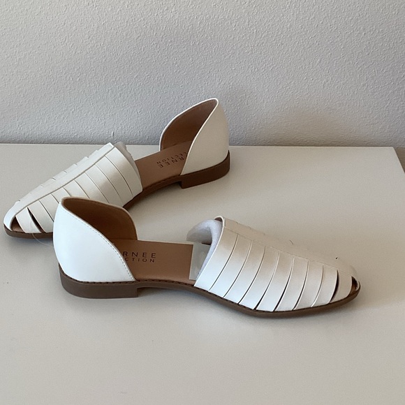 New WB White Leather Women's Flats by Journee Collection - Picture 1 of 5